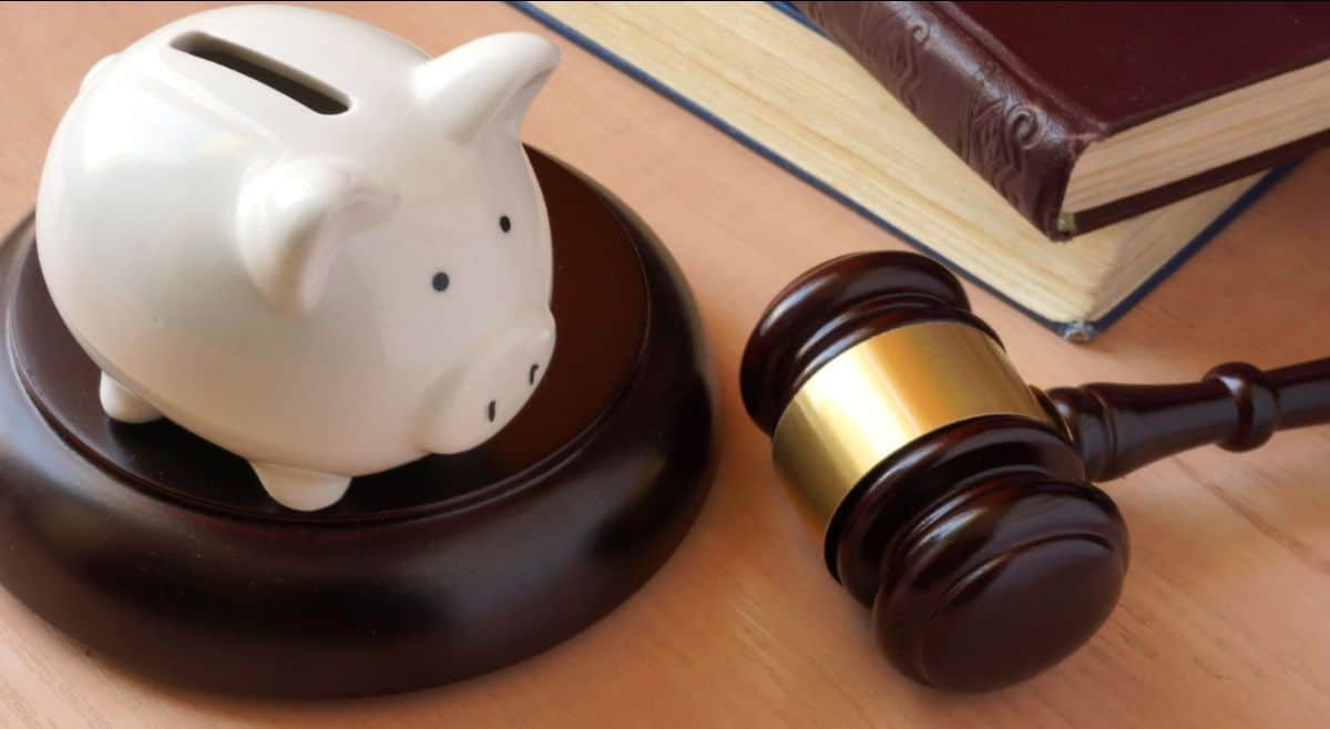 piggy bank and gavel